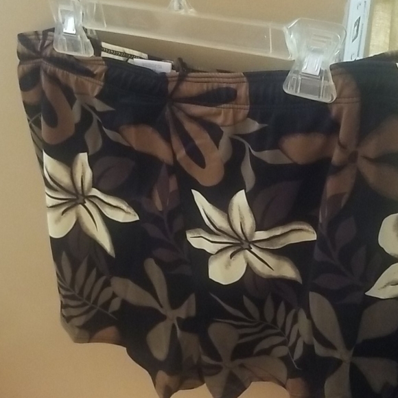 Swimming shorts with draw string waist - Picture 2 of 3